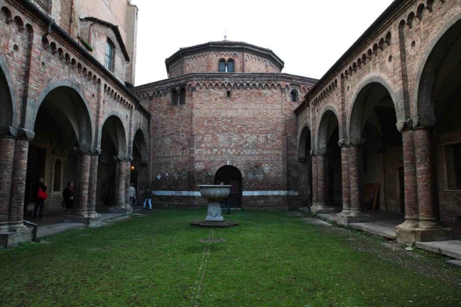 Santo Stefano Bologna - Pilato's Courtyard